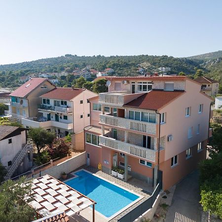 Apartments Villa Monique 罗戈兹尼察 外观 照片