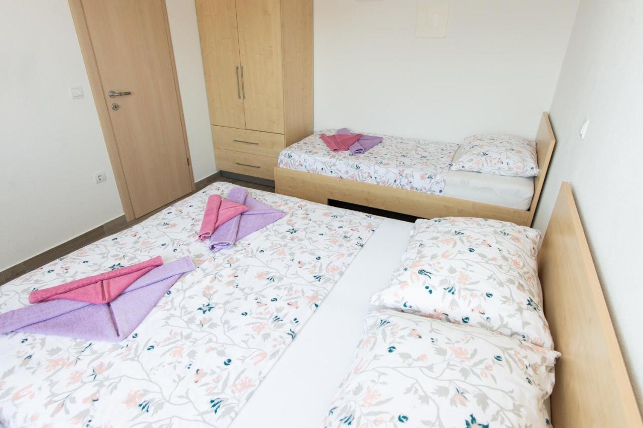Apartments Villa Monique 罗戈兹尼察 外观 照片