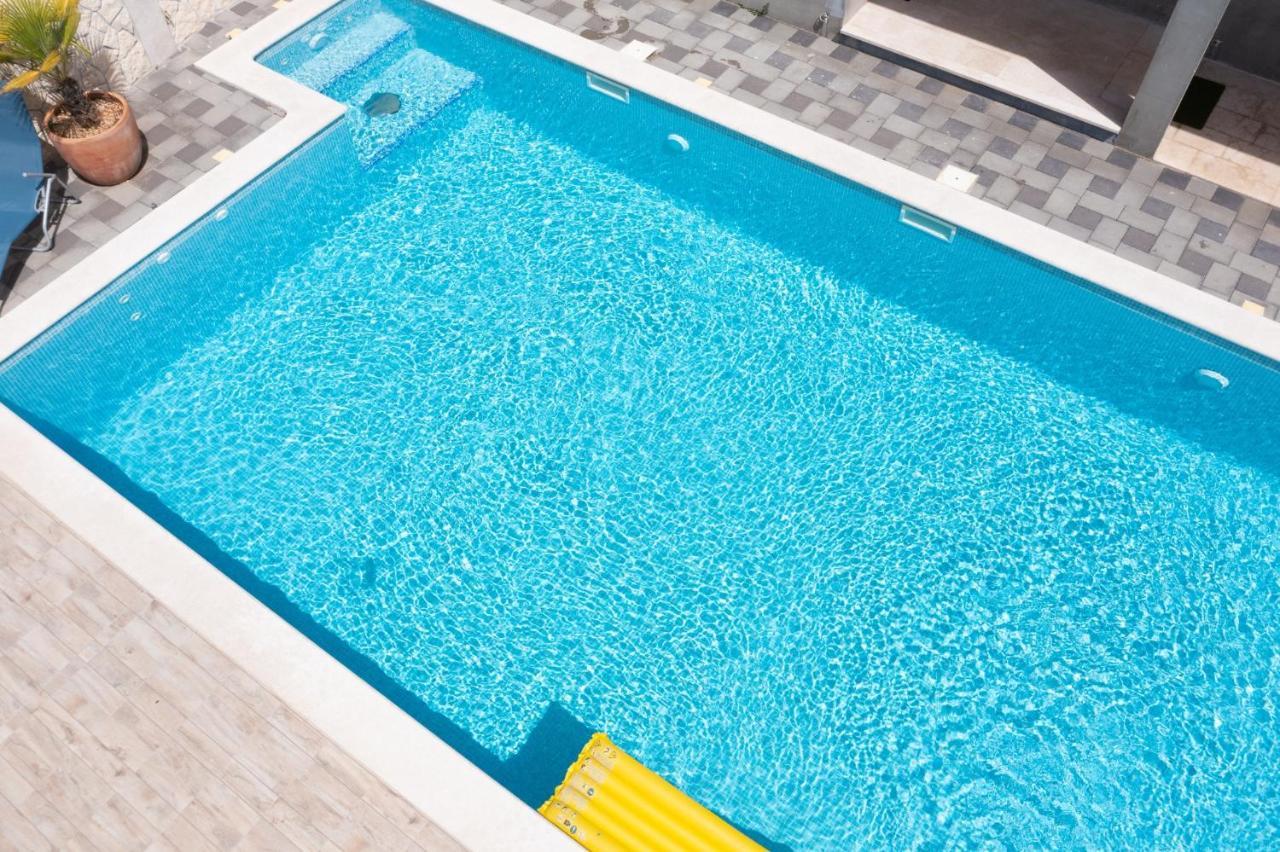 Apartments Villa Monique 罗戈兹尼察 外观 照片