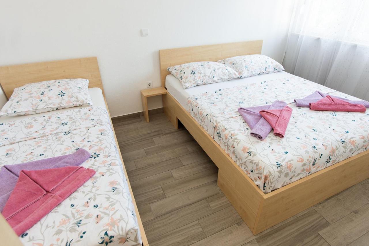 Apartments Villa Monique 罗戈兹尼察 外观 照片