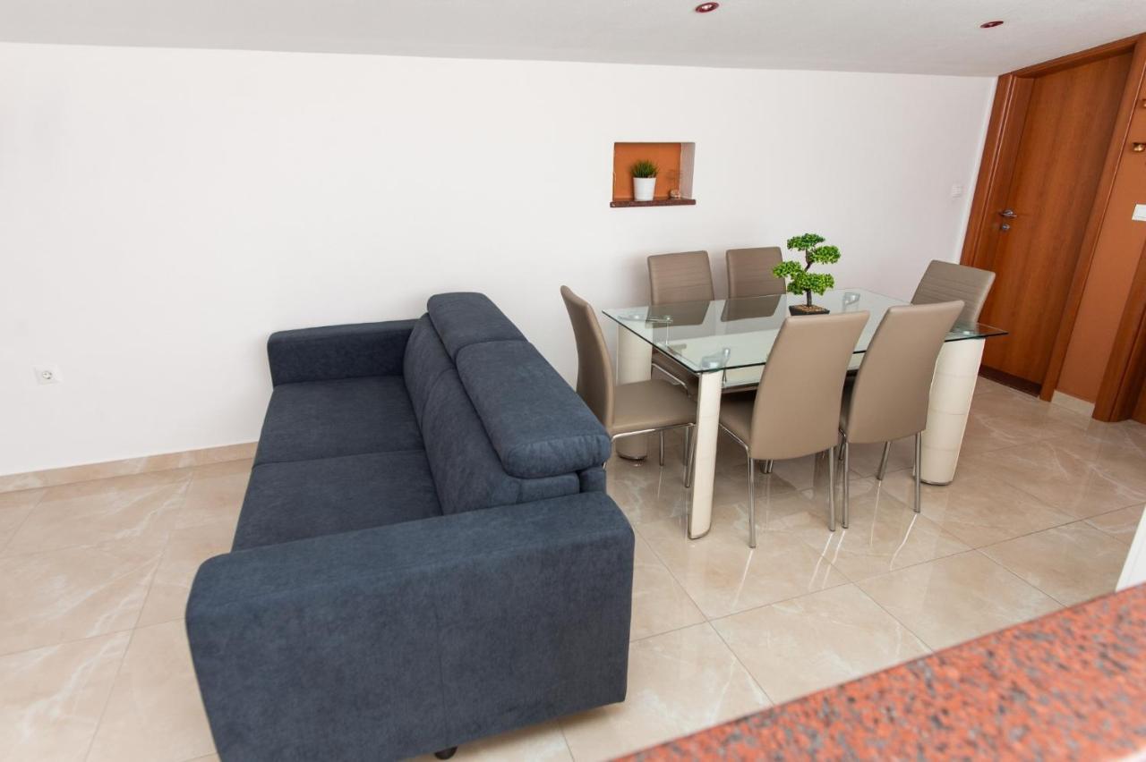 Apartments Villa Monique 罗戈兹尼察 外观 照片