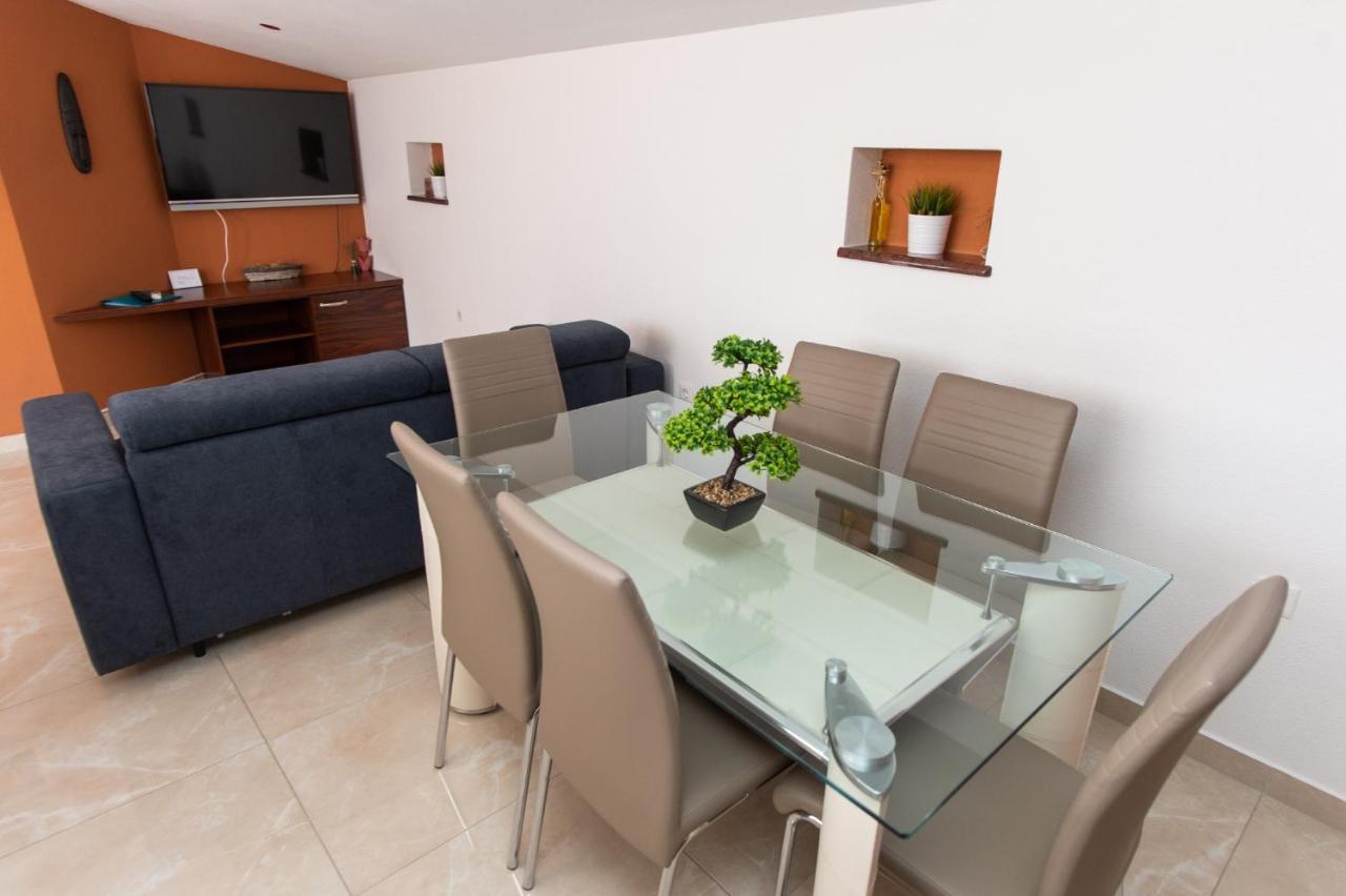 Apartments Villa Monique 罗戈兹尼察 外观 照片