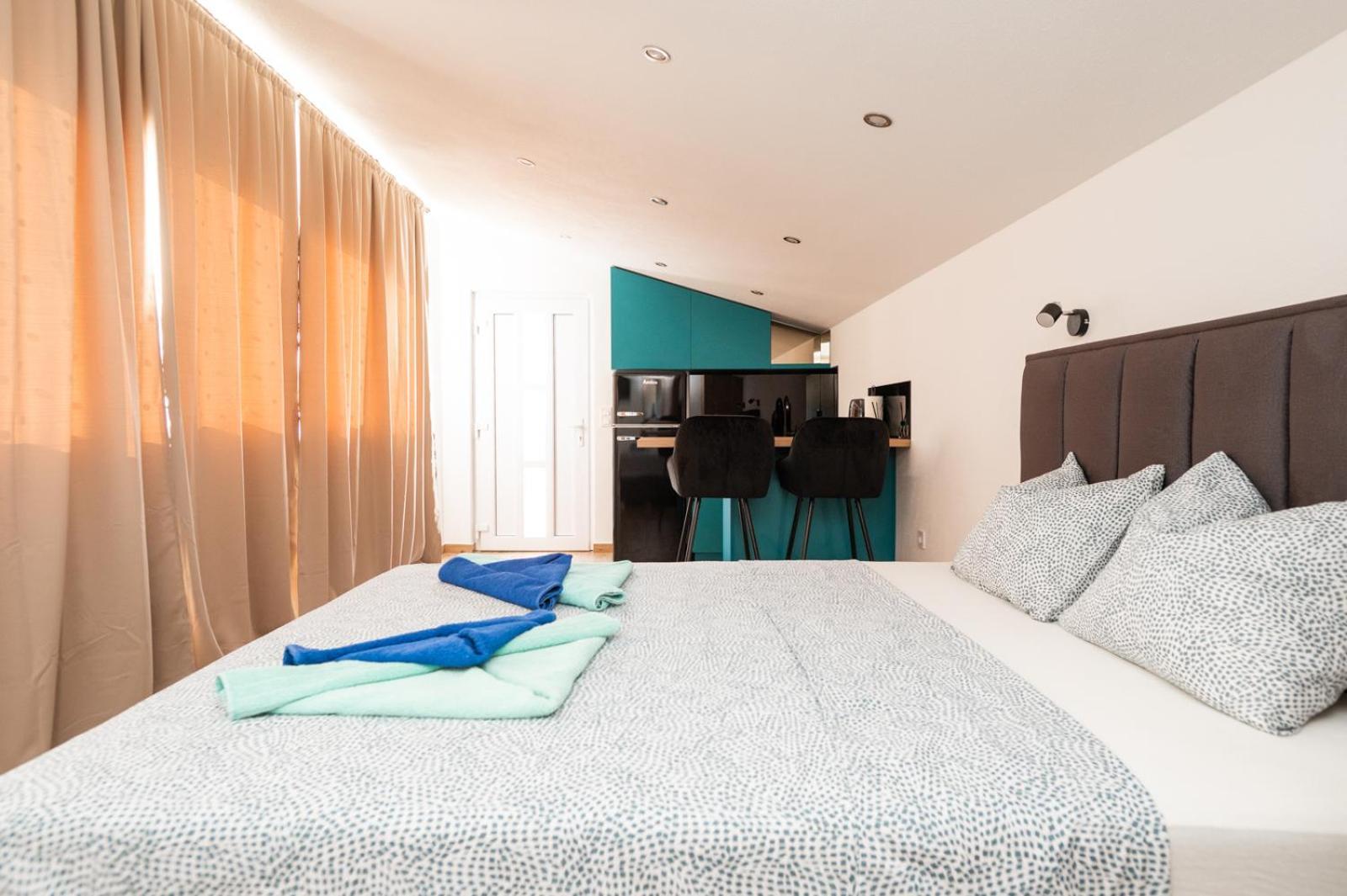 Apartments Villa Monique 罗戈兹尼察 外观 照片