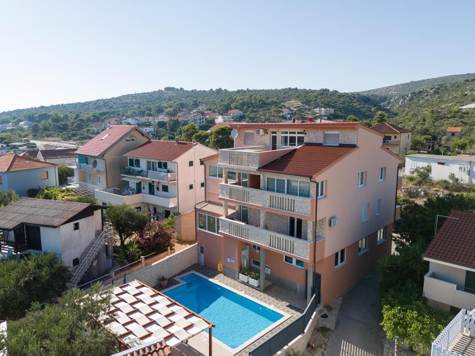 Apartments Villa Monique 罗戈兹尼察 外观 照片
