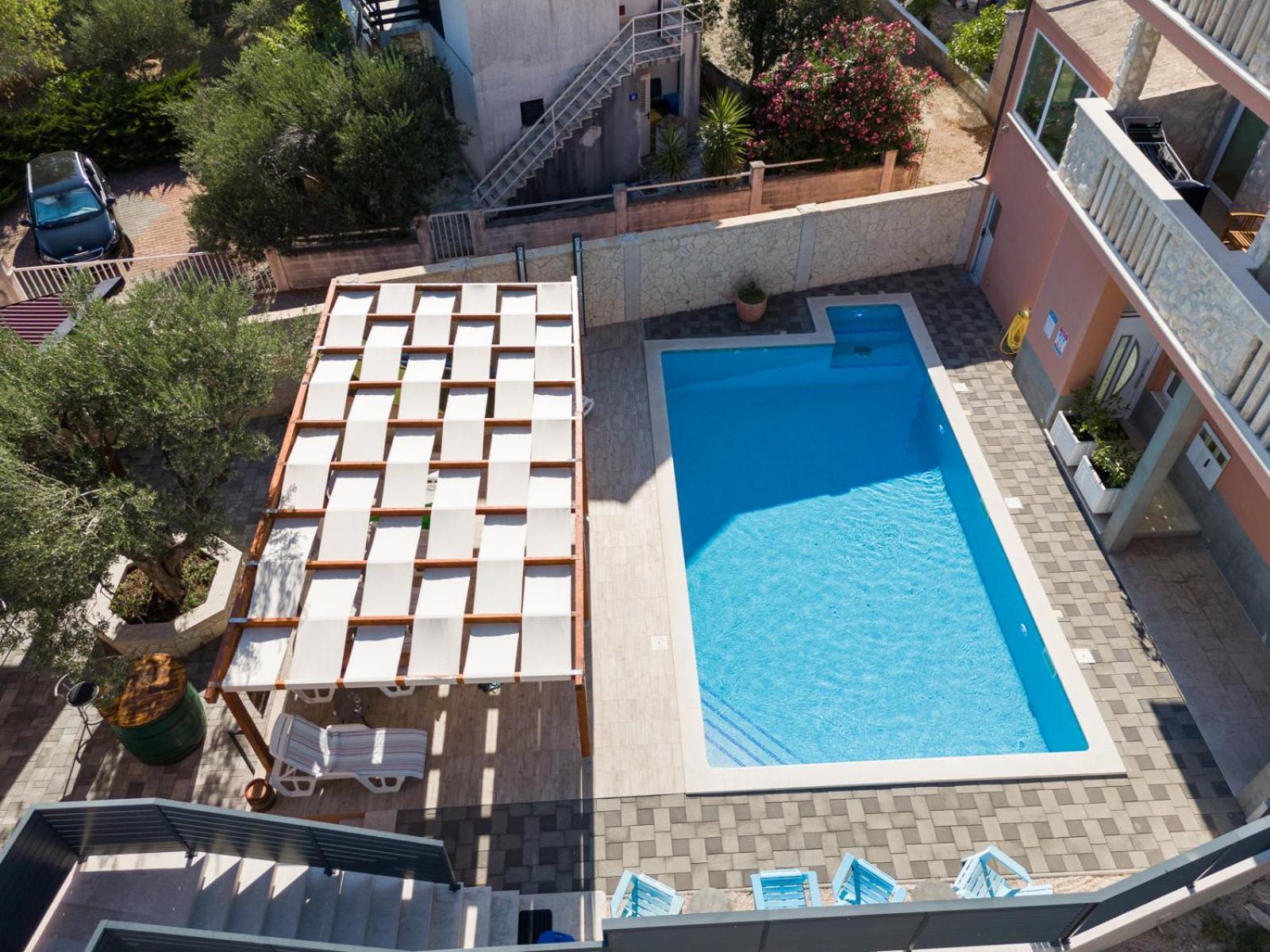 Apartments Villa Monique 罗戈兹尼察 外观 照片