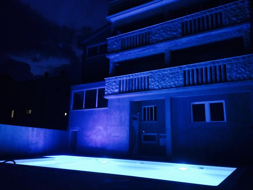 Apartments Villa Monique 罗戈兹尼察 外观 照片