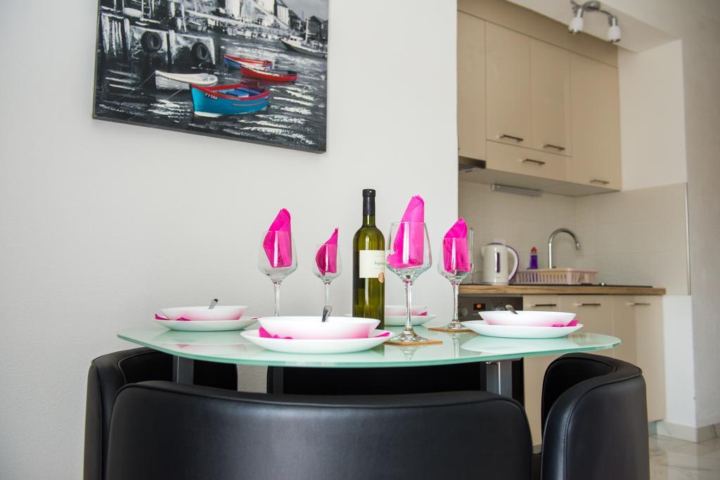 Apartments Villa Monique 罗戈兹尼察 外观 照片