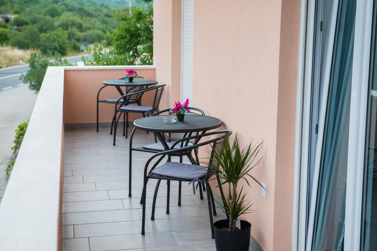 Apartments Villa Monique 罗戈兹尼察 外观 照片